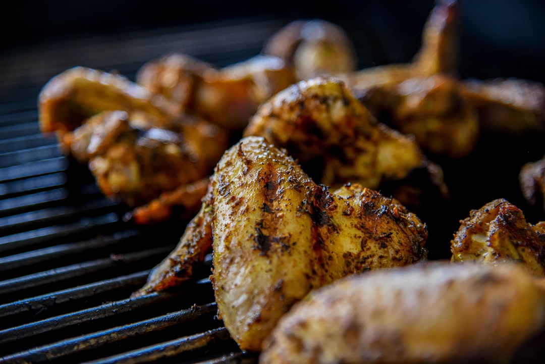 Gegrilde kippenvleugels met BBQ-saus
